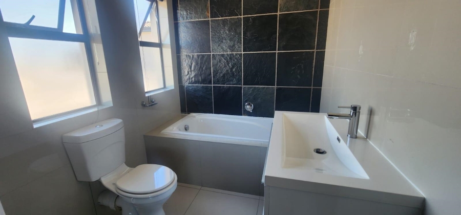 To Let 5 Bedroom Property for Rent in Parklands North Western Cape